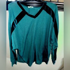 Long sleeve Forest Green waffle top, v neck, size L, super soft